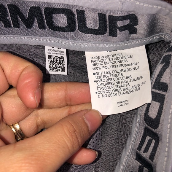 Under Armour NWT! Loose Grey Short Size 18 - Picture 6 of 14